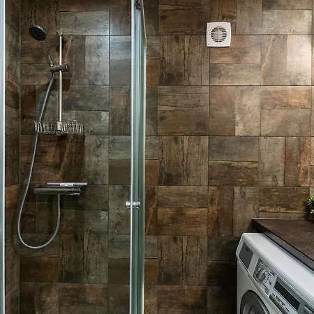 Very Stylish And Central Ac